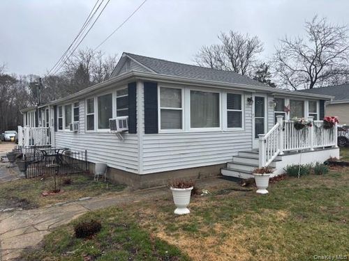 112 Priscilla Ave, Riverhead, NY, 11901-3836 | Card Image