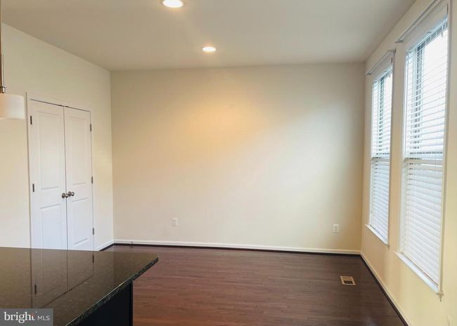 24456 Hawthorn Thicket Ter, Townhouse with 3 bedrooms, 4 bathrooms and null parking in STERLING VA | Image 6