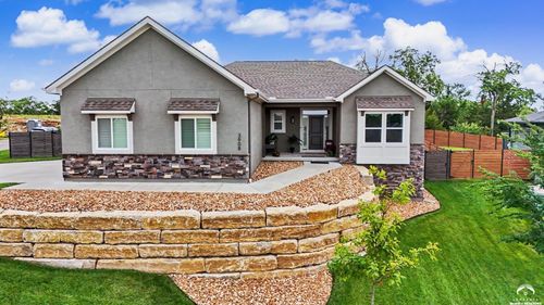 3908 Dayflower St, Lawrence, KS, 66049-7800 | Card Image