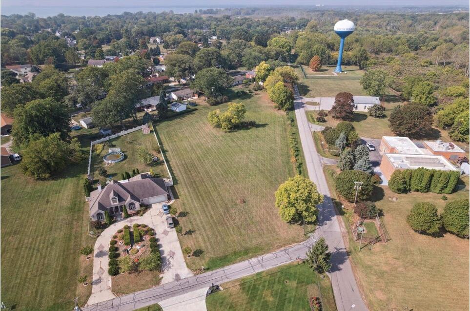 Land in Newport 2