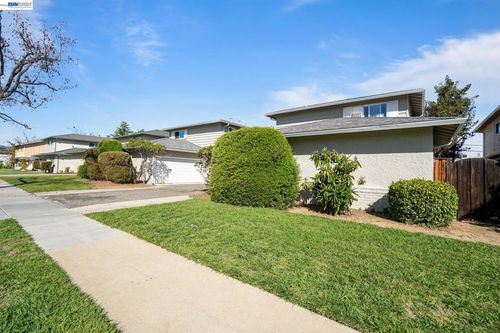 19423 Greenwood Dr, Cupertino, CA, 95014 | Card Image