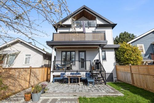 2558 Dundas St, Vancouver, BC, V5K1P8 | Card Image