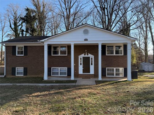 1230 18th Ave Ne, Hickory, NC, 28601-2036 | Card Image