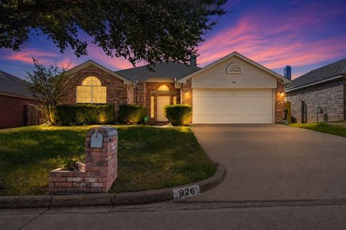 926 Wintercrest Court, Arlington, TX, 76017 | Card Image