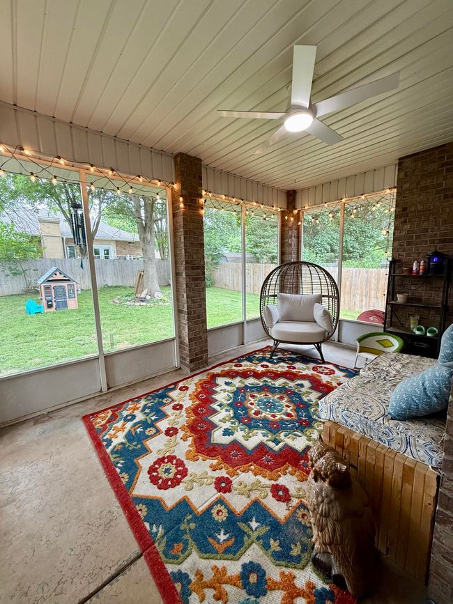 Screened in Patio | Image 37