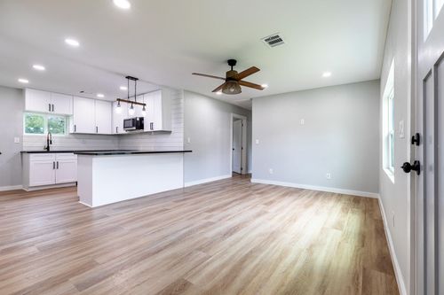 9529 Fairland Dr, Houston, TX, 77051-3118 | Card Image
