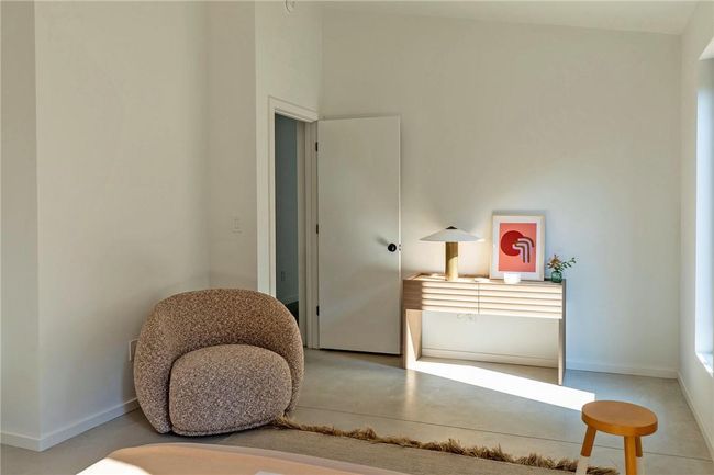 View of sitting room | Image 8