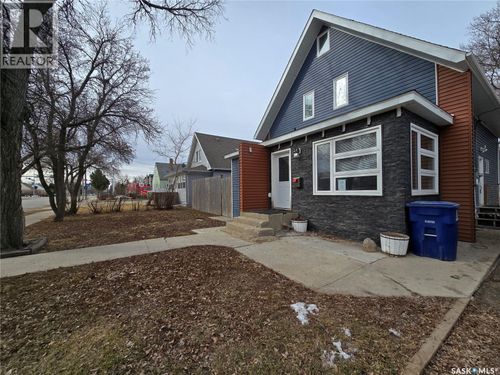 523 King St, Weyburn, SK, S4H0P8 | Card Image