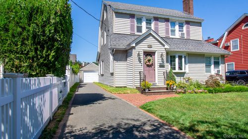 145 Raymond St, Rockville Centre, NY, 11570-2540 | Card Image