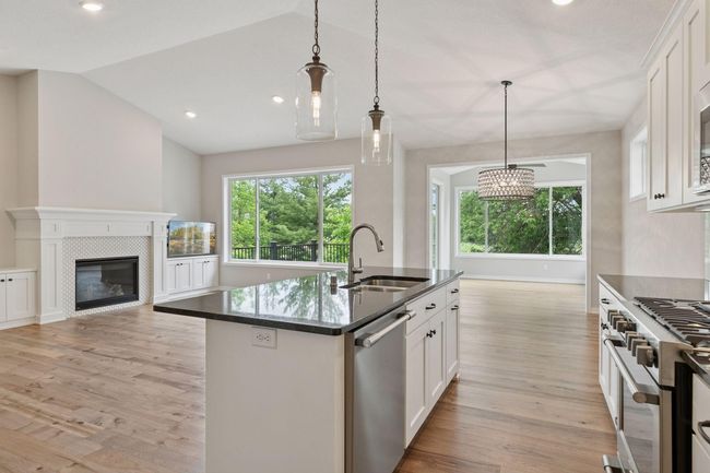 Beautiful seamless floor plan | Image 17