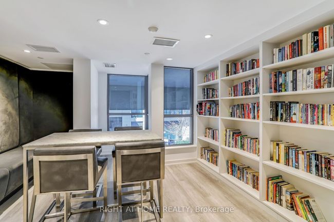 402 - 31 Tippett Rd, Condo with 4 bedrooms, 2 bathrooms and 1 parking in Toronto ON | Image 25