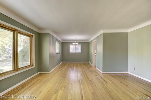 31160 E Rutland St, Beverly Hills, MI, 48025-5420 | Card Image