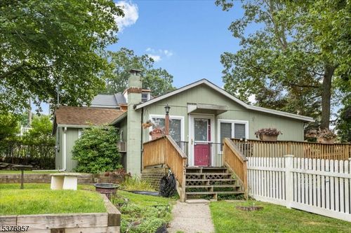 131 New York Ave, Lake Hopatcong, NJ, 07849-1614 | Card Image