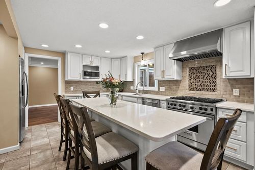 12 Old Carriage Dr, Wilbraham, MA, 01095-2415 | Card Image