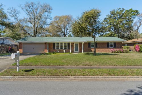 653 Golf Course Dr Ne, Fort Walton Beach, FL, 32547-1753 | Card Image