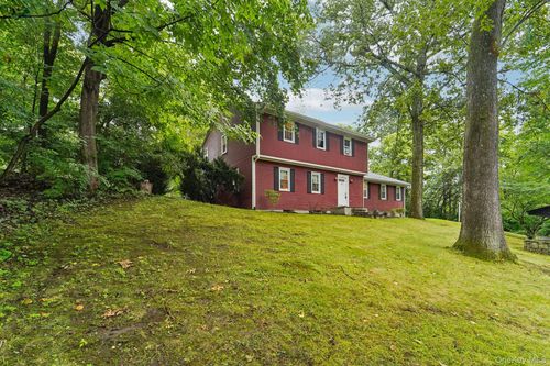 24 Dogwood Hills Rd, Newburgh, NY, 12550-2028 | Card Image