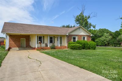 2040 London Road, House other with 3 bedrooms, 2 bathrooms and null parking in Mooresville NC | Image 2