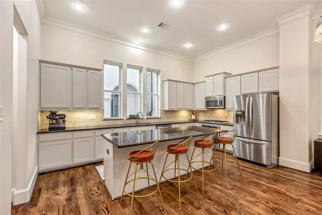1818 Dart St, House other with 3 bedrooms, 5 bathrooms and 2 parking in Houston TX | Image 15