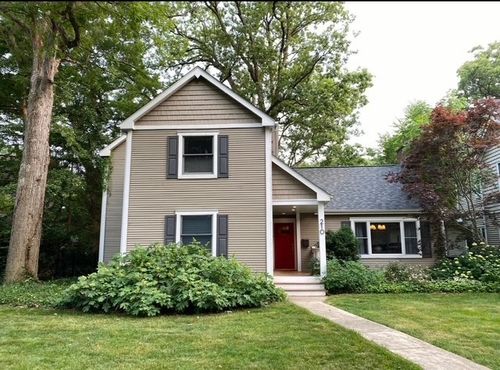 210 Woodward Ave, Geneva, IL, 60134-1423 | Card Image