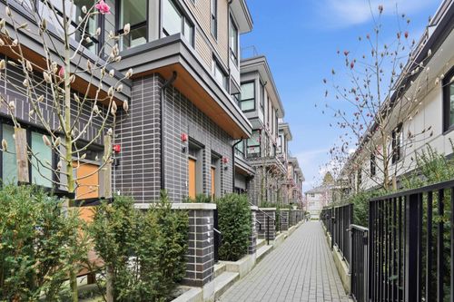 3960 Dumfries Street, Vancouver, BC, V5N0J1 | Card Image