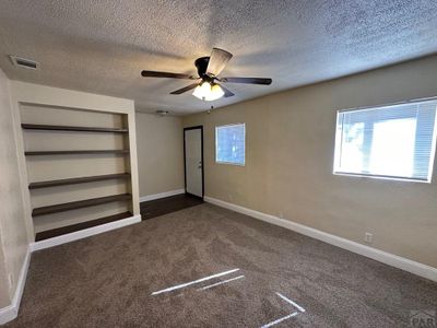 LIVING ROOM & SHELVING | Image 3