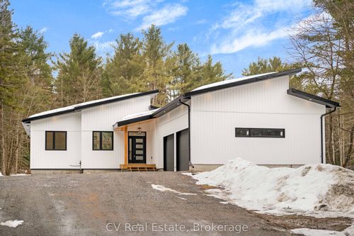 546 Balsam Chutes Rd, Port Sydney, ON, P0B1L0 | Card Image