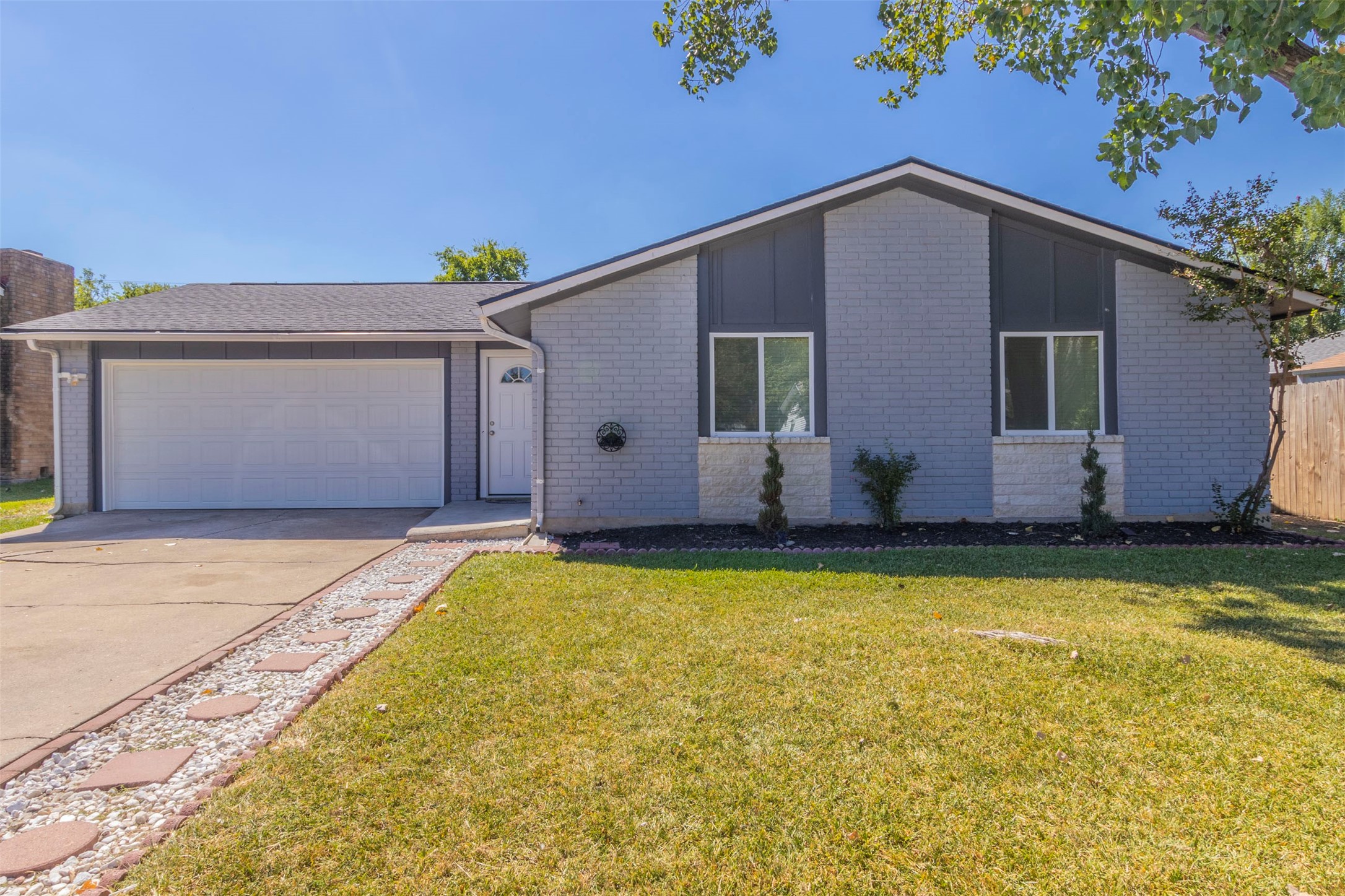 Logan St, Round Rock, TX 78664