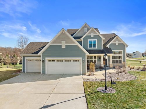 W222S3988 Timm Dr, Waukesha, WI, 53189-8246 | Card Image