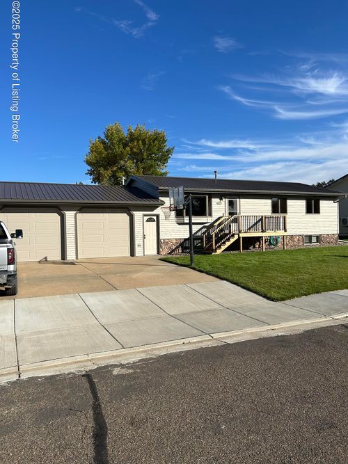 300 Tabor Dr, Killdeer, ND, 58640-4011 | Card Image