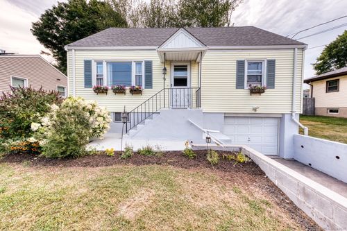 78 Edgecomb St, Hamden, CT, 06517-2615 | Card Image