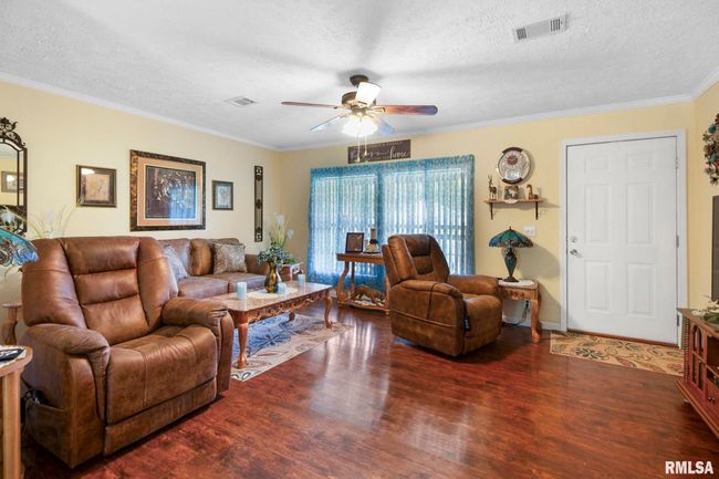 205 Sassie Ln, House other with 3 bedrooms, 2 bathrooms and null parking in Herrin IL | Image 4