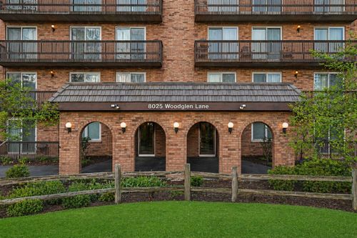 309-8025 Woodglen Ln, Downers Grove, IL, 60516-4594 | Card Image