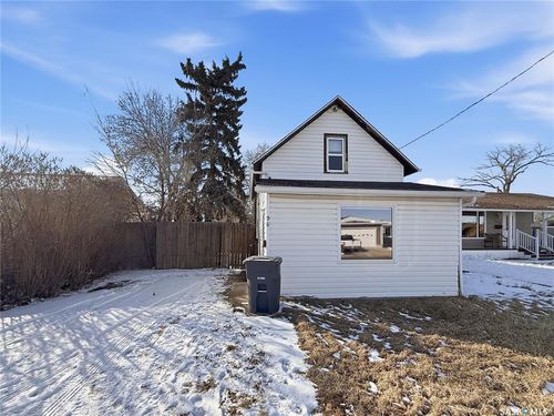 96 10th Ave Ne, Swift Current, SK, S9H2T2 | Card Image