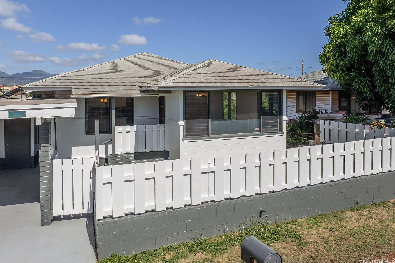 Hookano St, Pearl City, HI 96782