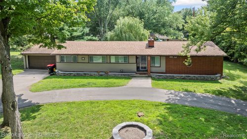 19633 Mahon St, Southfield, MI, 48075-7315 | Card Image