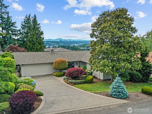 4279 133rd Ave Se, Bellevue, WA, 98006-2015 | Card Image