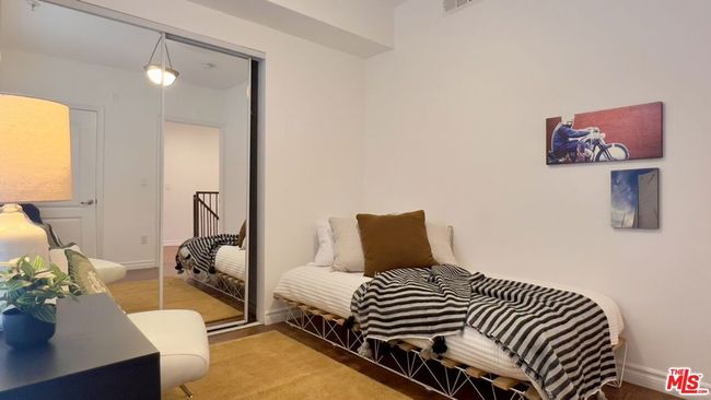 APT-203 - 5633 Carlton Way, Condo with 2 bedrooms, 3 bathrooms and null parking in Hollywood CA | Image 5