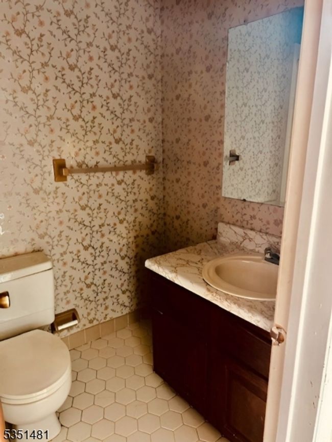 57 Kensington Ct, Townhouse with 3 bedrooms, 2 bathrooms and null parking in Hackettstown NJ | Image 14