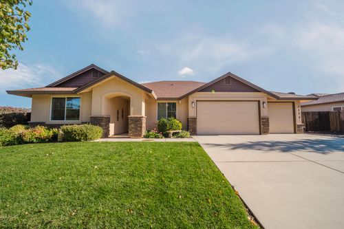 3375 Karuk Ave, Redding, CA, 96002-9144 | Card Image