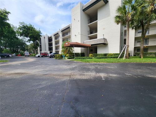 408-9325 Lagoon Pl, Davie, FL, 33324 | Card Image