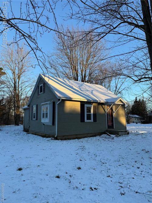 104 N Lester St, Capac, MI, 48014-3134 | Card Image