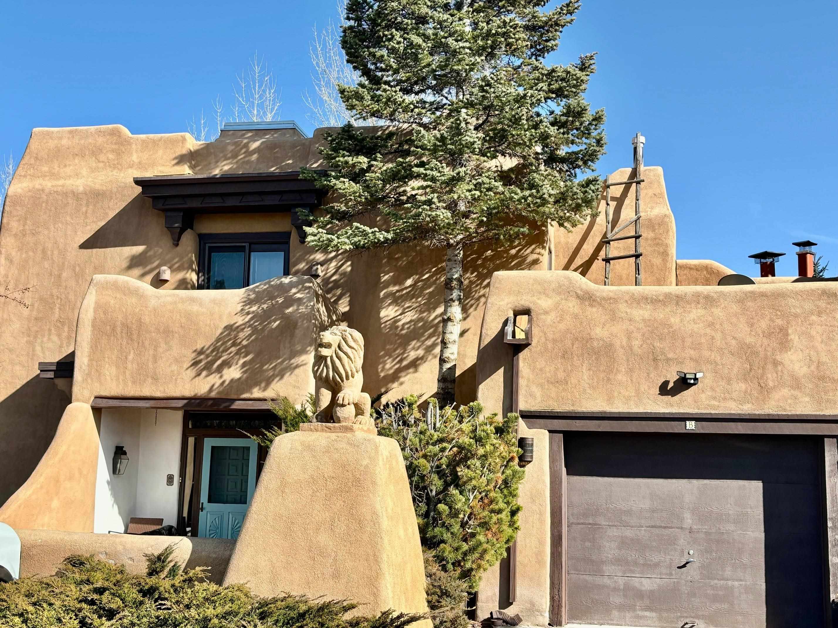 Spruce Ln, Taos, NM 87571