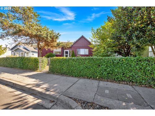 835 N Holladay Dr, Seaside, OR, 97138-7015 | Card Image