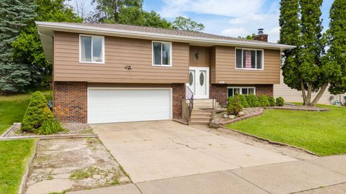 2735 Chisholm Ave, North Saint Paul, MN, 55109-1713 | Card Image
