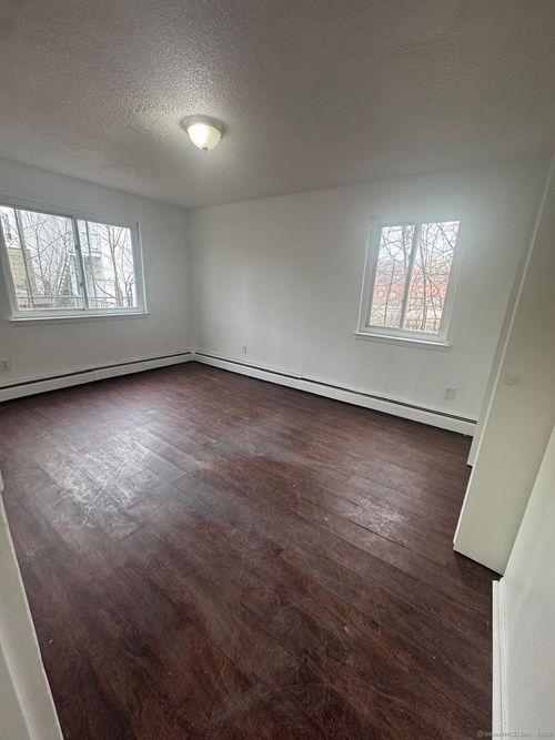 apt-21-129 Black Rock Ave, Bridgeport, CT, 06605-1232 | Card Image