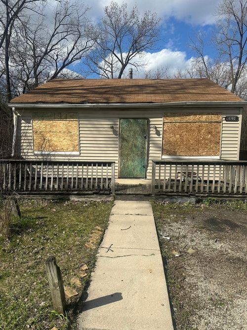 3702 Lincoln Ln E, Robbins, IL, 60472-1117 | Card Image