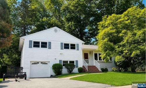 51 Earnshaw Pl, Clifton, NJ, 07013-4209 | Card Image