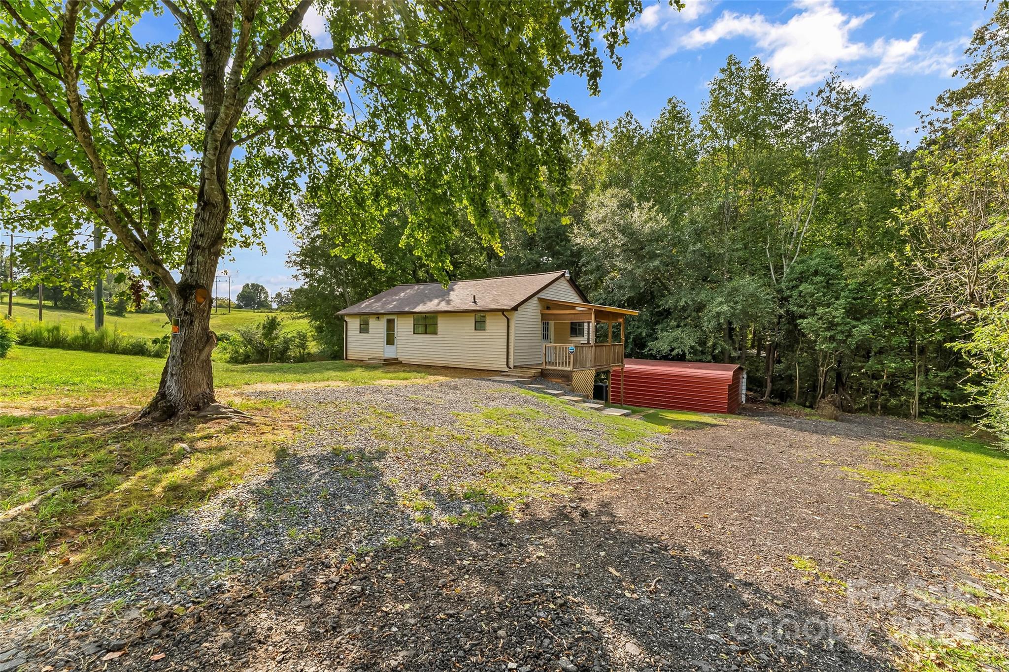15th Ave, Hickory, NC 28602
