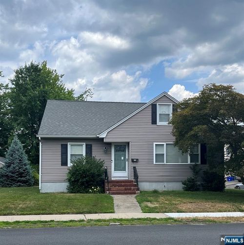 678 Main St, Little Falls, NJ, 07424-1060 | Card Image