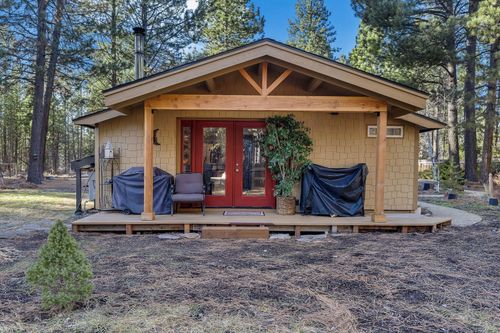 56585 Lunar Dr, Bend, OR, 97707-2077 | Card Image